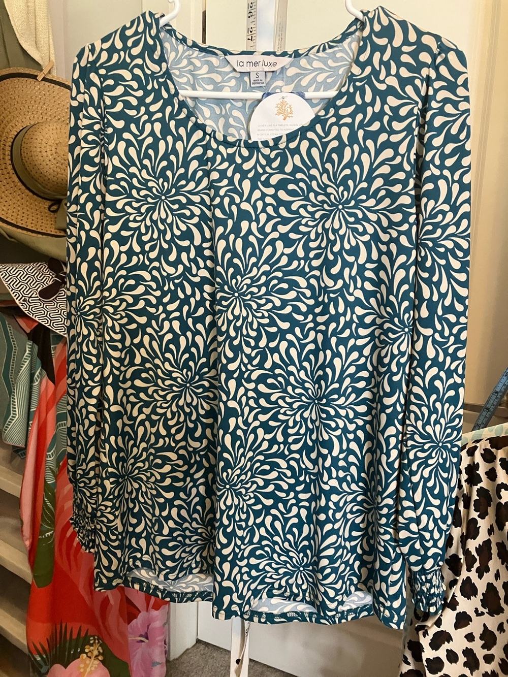 la mer luxe Teal and Cream Floral-Print Long-Sleeve Blouse